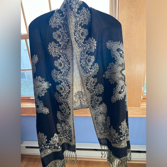 3️⃣Three Pashmina Oblong Scarves/Wraps | Insignificantly Imperfect | Reversible - Picture 12 of 16